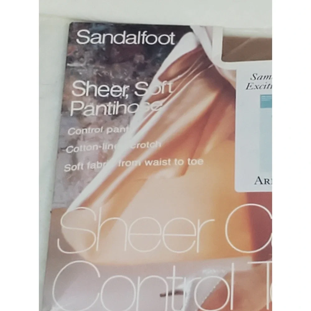 Vntg. JCPenney Sheer Caress Control Top Pantihose Little Beige Sandalfoot SZ:Avg